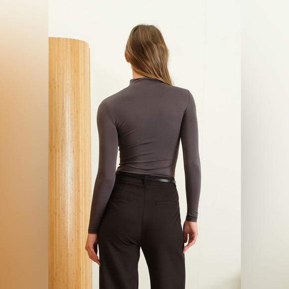 7. Black Pullover Top Mock Neck Sexy Long Sleeve Stretchy Seamless - Picture 4 of 4